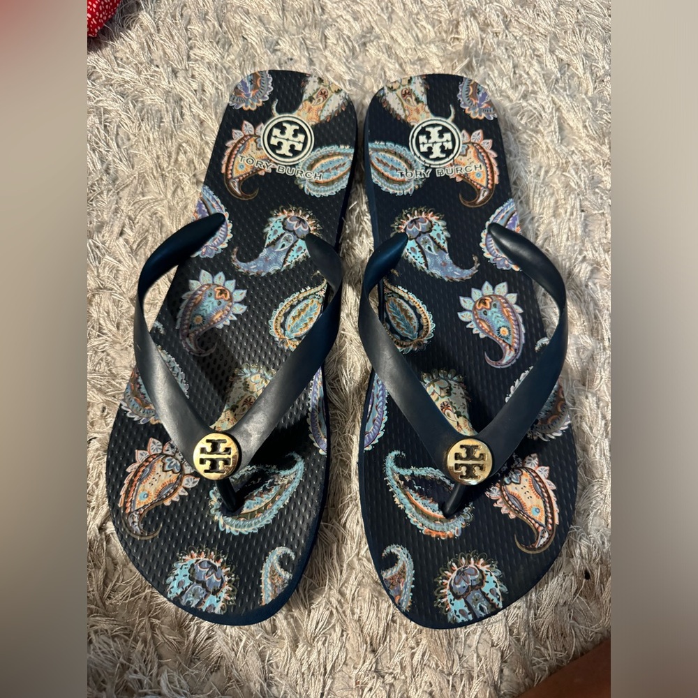 tory burch flip flops